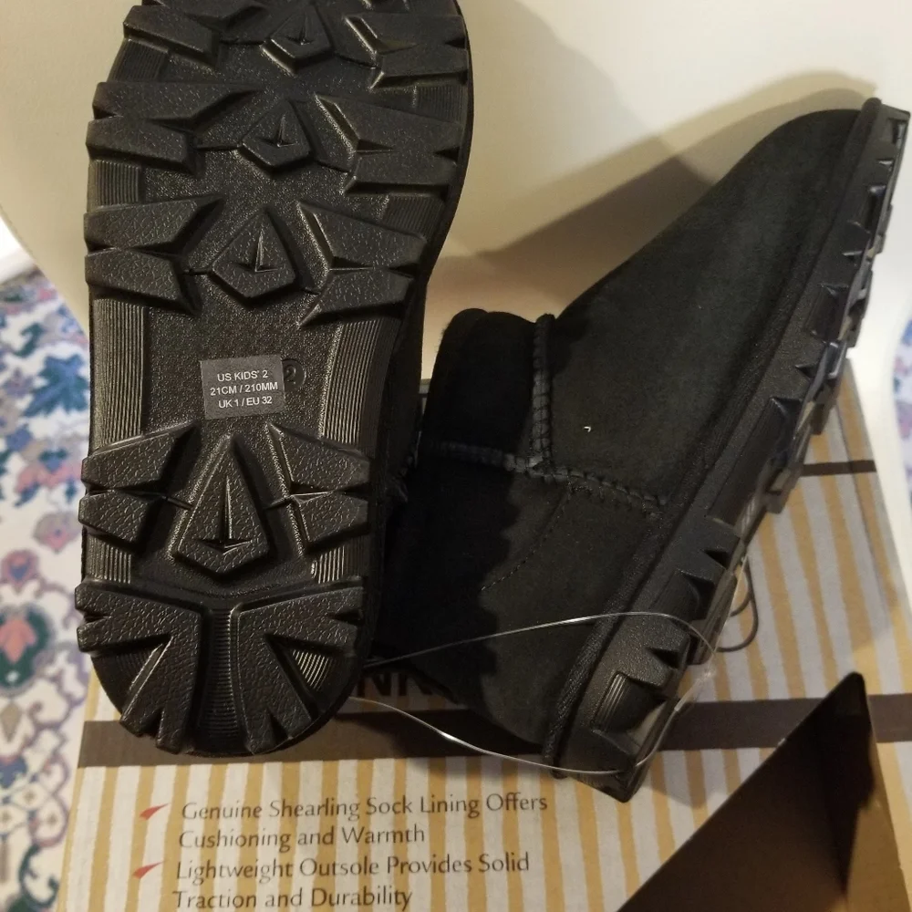 Kirkland Signature Black Shearling Ankle Youth Boot size 3 youth girl e…